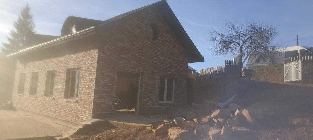 Vând casă în Moldovița