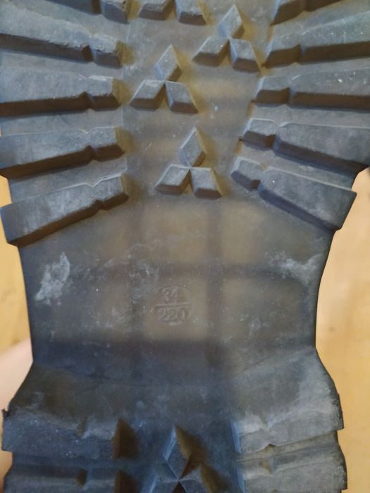 Продам детские ботинки 34 размер