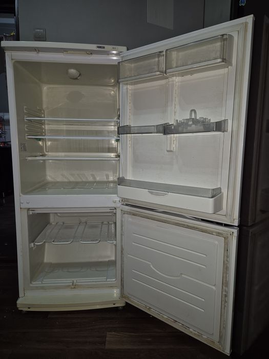 Продается холодильник Атлант.