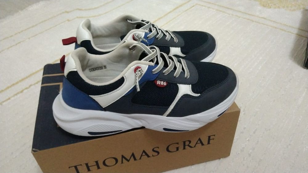 Продам кроссовки детские