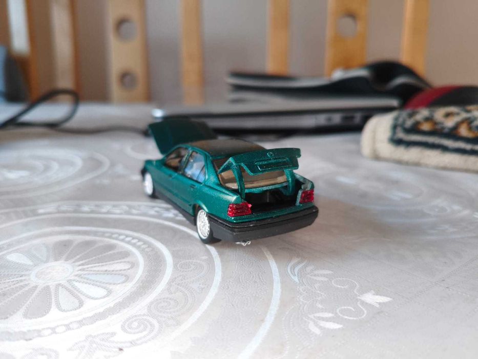 Продам модель 1 43 BMW  Solido седан e36