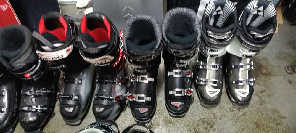 Продавам ски и сноуборд обувки ,калъфи