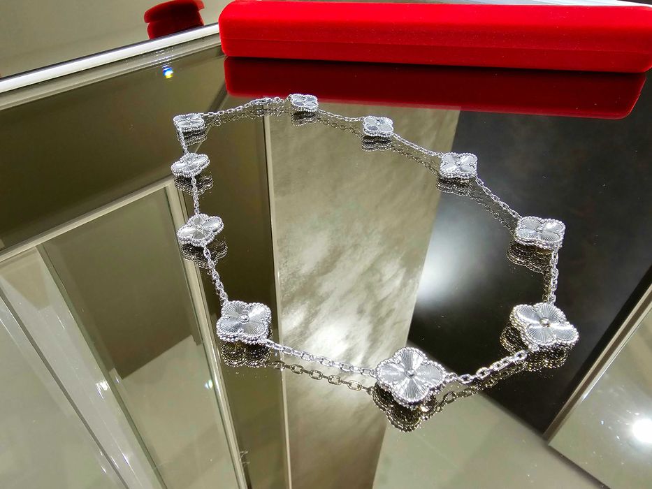 Van Cleef & Arpels VCA Silver Vintage Alhambra 10 Motifs Дамско Колие