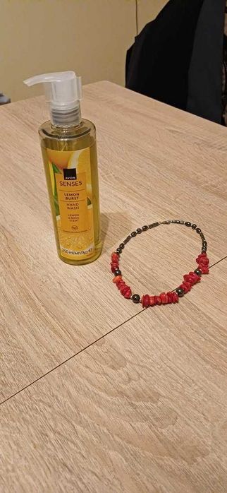 Козметика и бижута на Avon нови