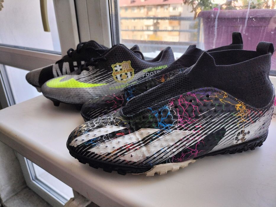 Продаются футбольные бутсы