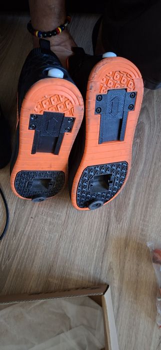 Pantofi sport copii, cu role.