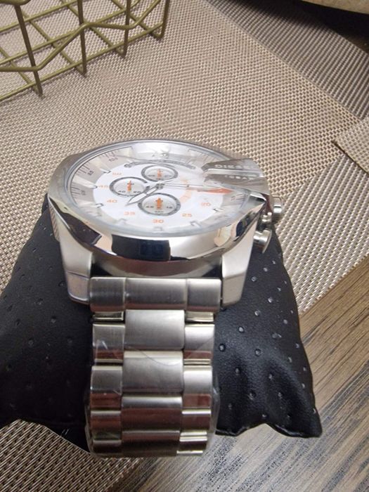 Чисто нови часовници Diesel