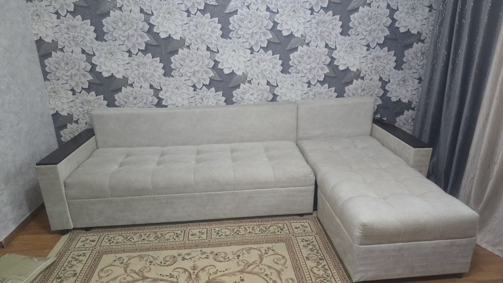Диван угловой продам