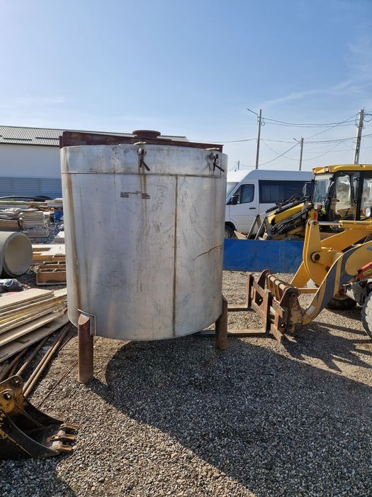 Vând butoi inox cu malaxor automatizat pentru vin sau țuică de 5 tone