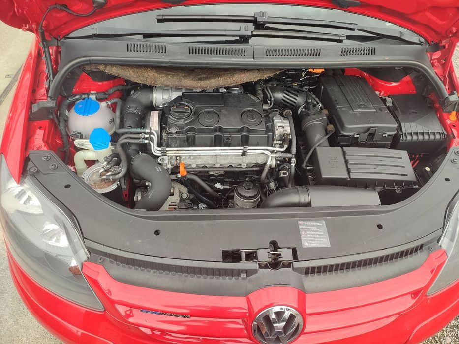 Dezmembram Volkswagen Golf 5 Plus Usa fata-spate stanga