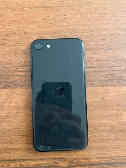 iPhone se 2 поколения