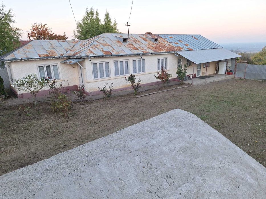CASĂ DIN CĂRĂMIDĂ 114 MP +teren 5823 mp, Faraoanele, com.Vârteșcoiu,Vrancea, str. G.Prodan. acces direct din strada principală, nr.12,  cu utilități.