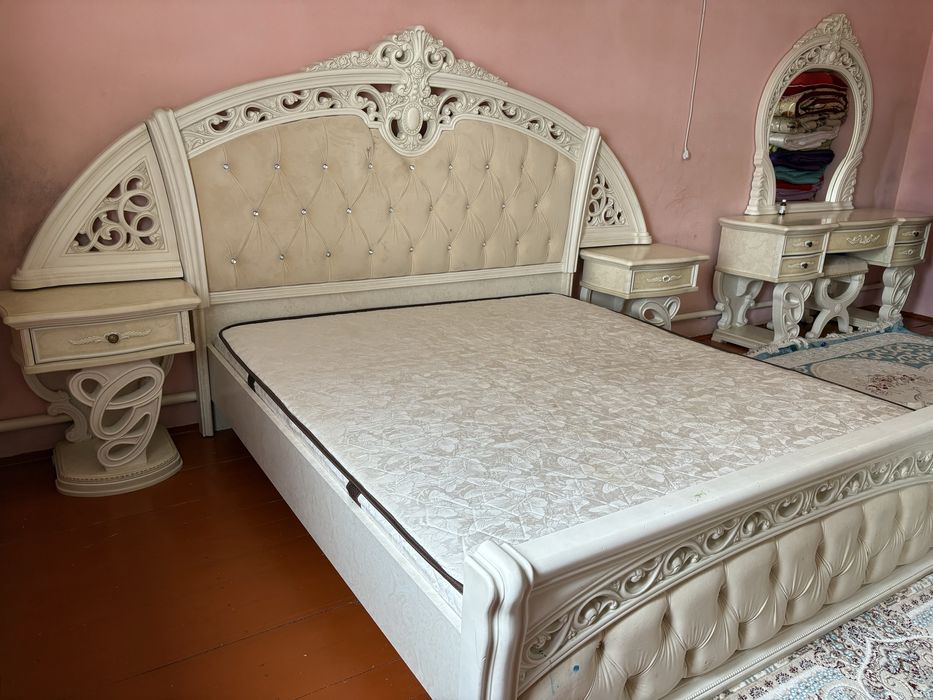 Спальный гарнитур сатылады