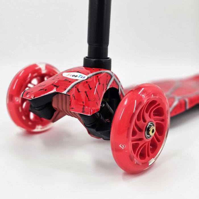 Детска триколка тротинетка Спайдърмен червена 3 светещи колела