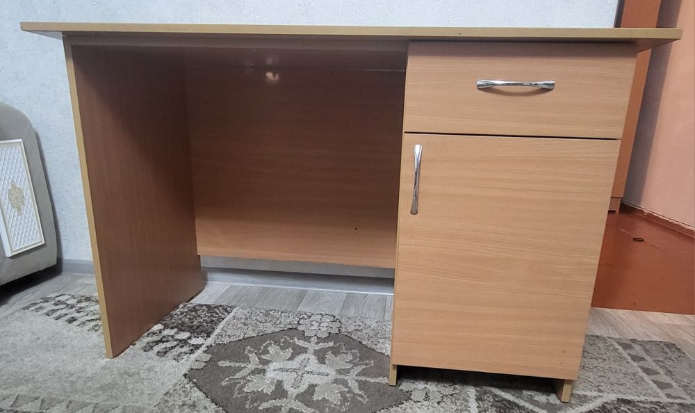 Продам новый  стол компьютерный