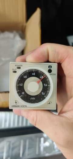 Регулируемое реле времени Omron Размер:
H3CR-A 12-48VDC