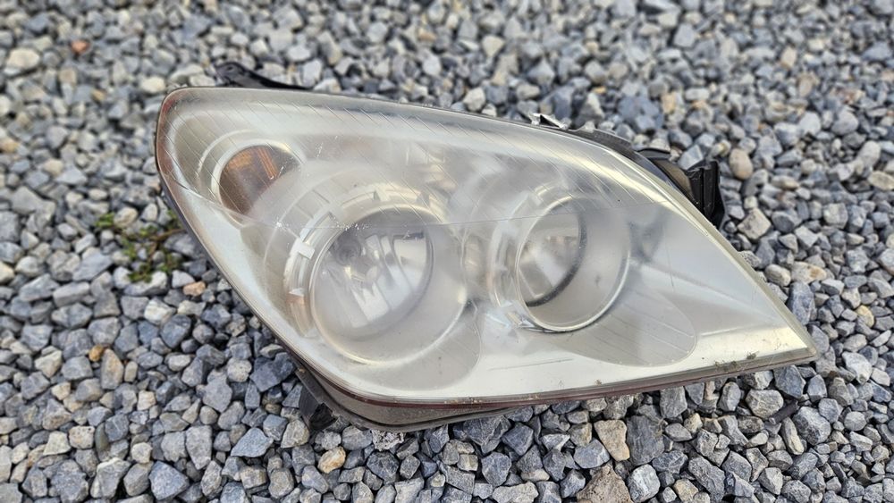 Far Opel Astra H partea stângă și grilă centrală capotă