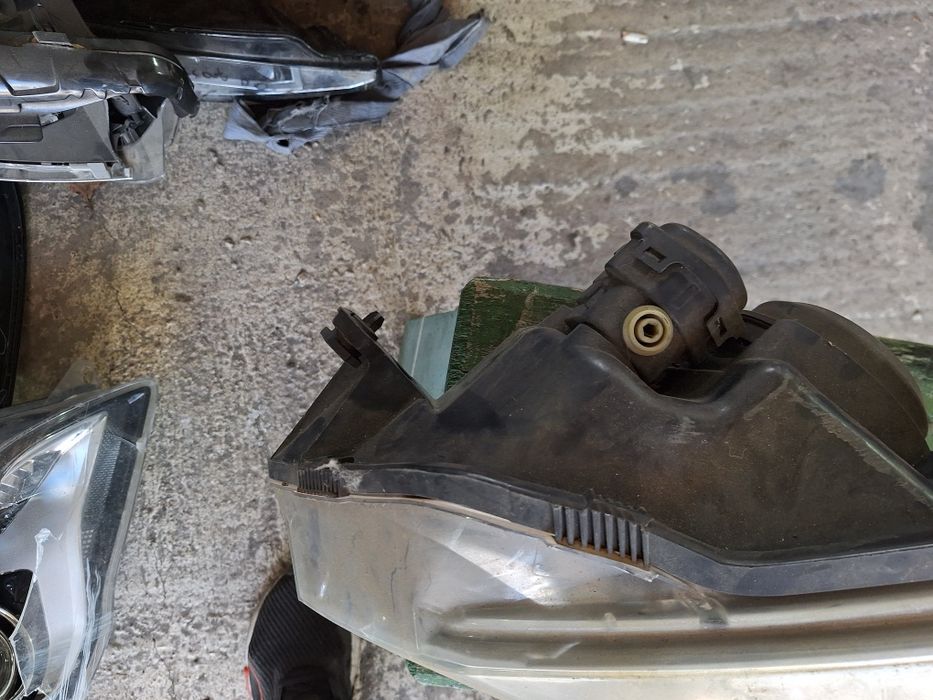 Ляв фар за Renault laguna 2007г.
