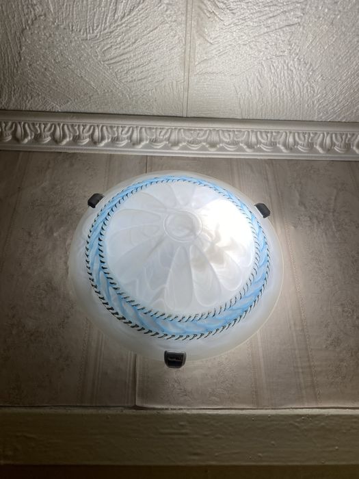 Продам люстры