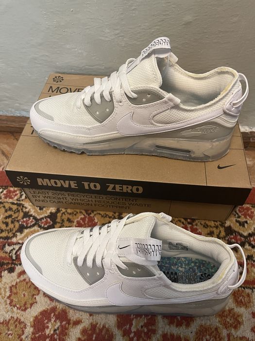 Vand adidasi nike air
