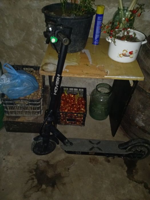 Vând trotineta electrica