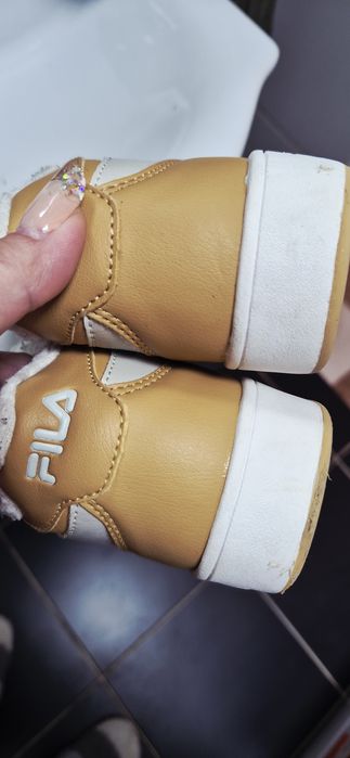 Vând ghetuțe fila baietel