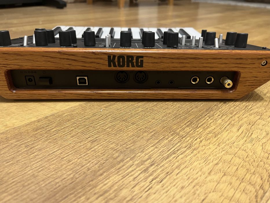 Korg Monologue синтезатор