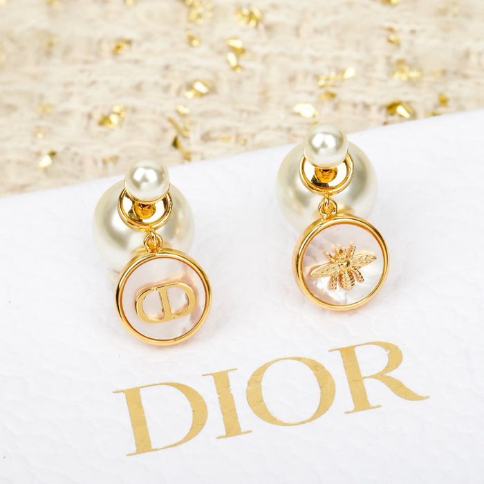 Cercei Dior Tribales cu detaliu asimetric si logo Iconic CD!