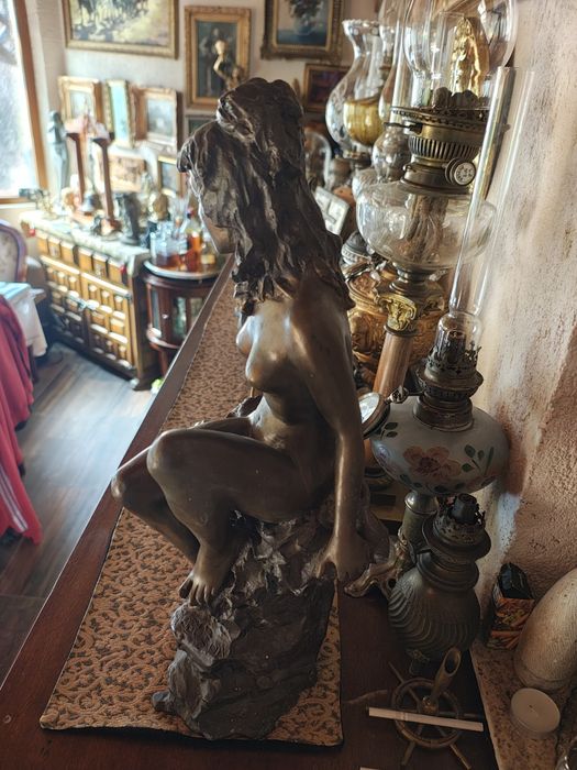 Statueta de bronz nud