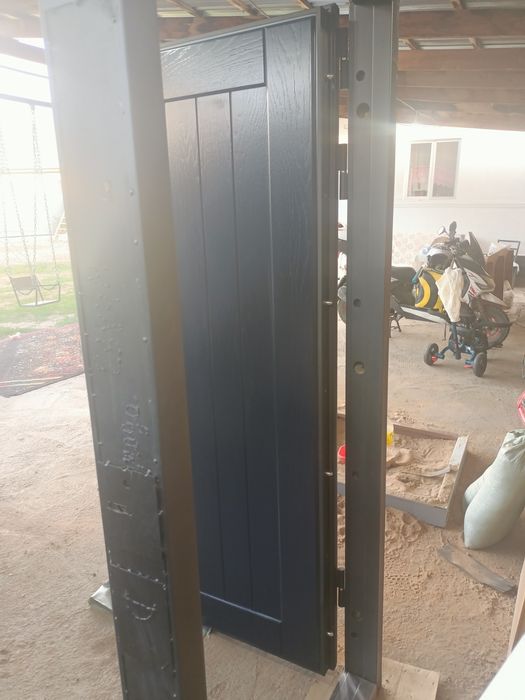 Стальной входной дверь