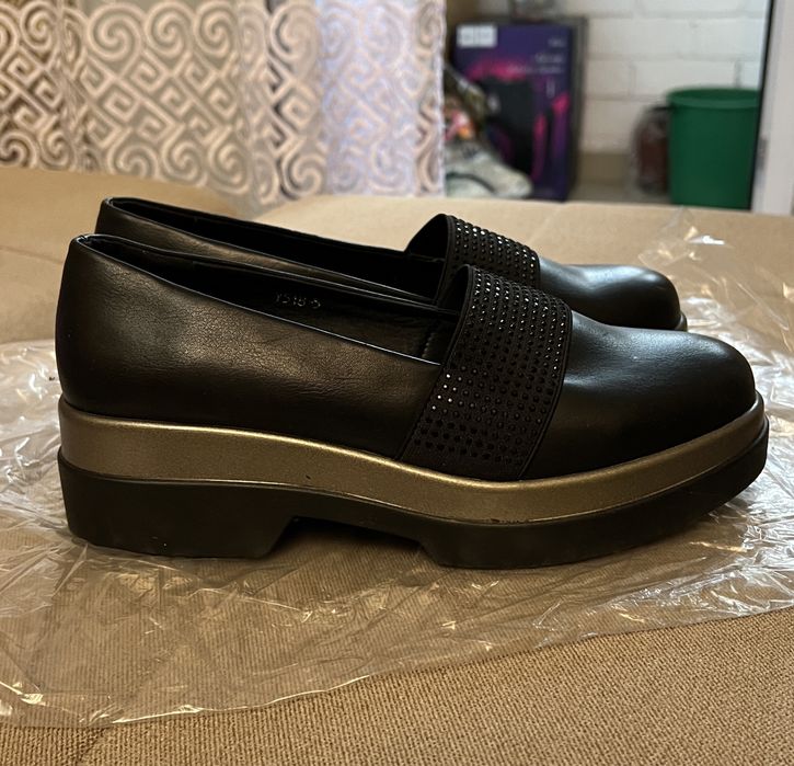 Продам туфли черные 38р