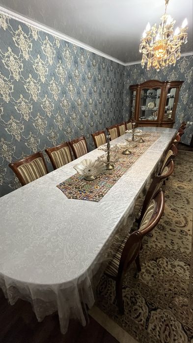 Стол и стулья+ комод+зеркало