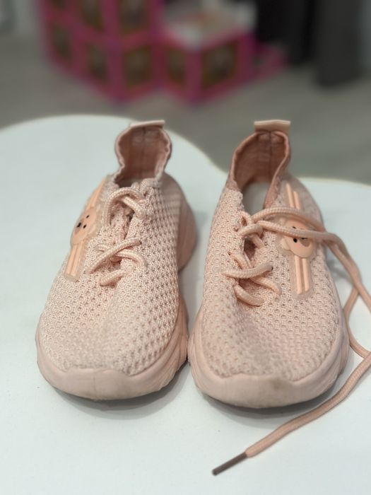 Кроссовки на девочку