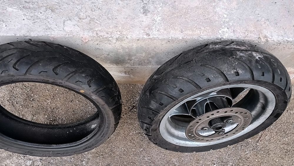 Гуми за скутер 12.