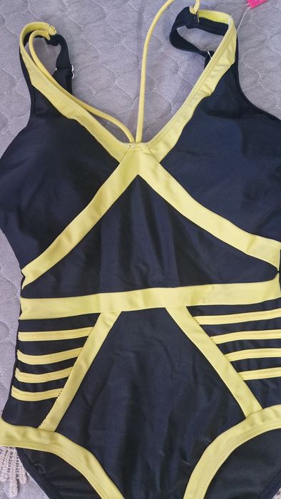 Продам новый купальник 3000