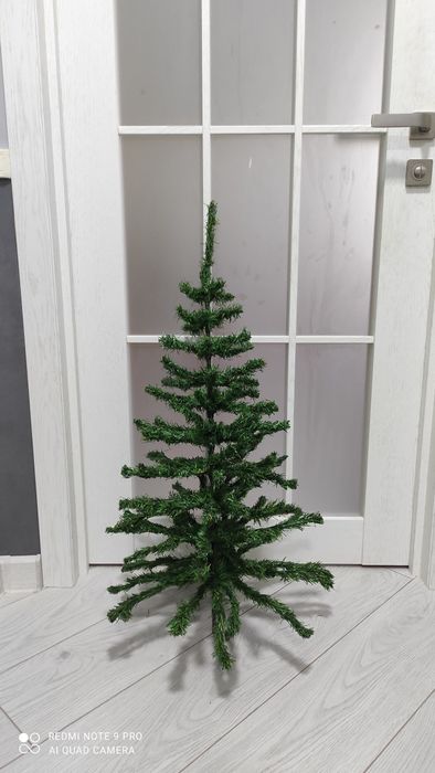 Продам елку высотой 1 метр  б/у