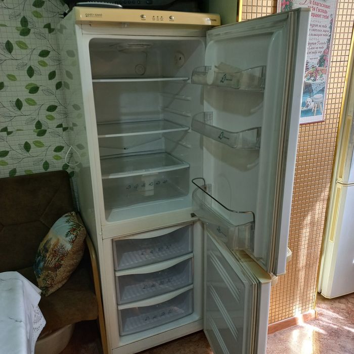 Продам холодильник Samsung