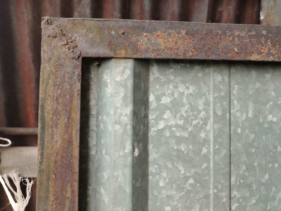 Профлист в уголках