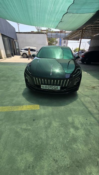 Hongqi eqm5 сотилади
