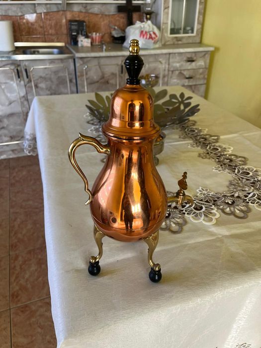 Acesta este un samovar Ronaldo holland daalderop din cupru și cositor