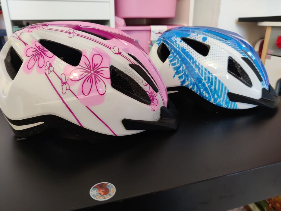 Детска розова каска за колело