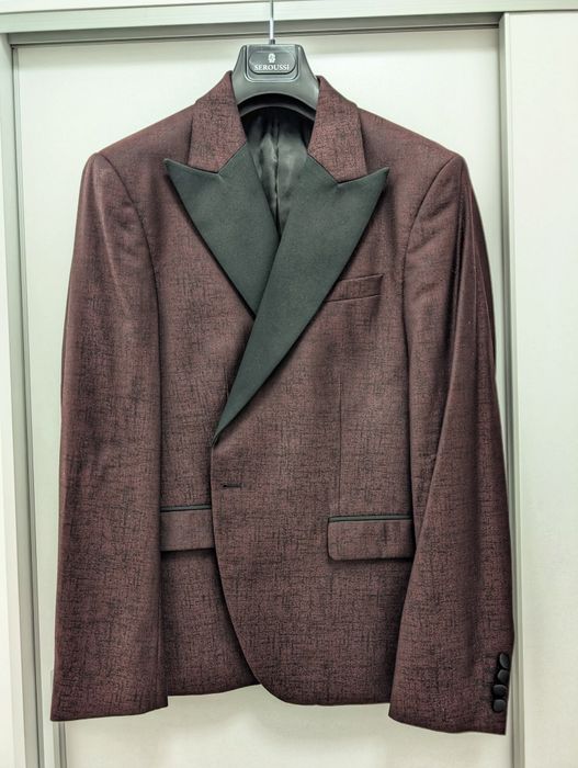 Vând set costum de mire Seroussi în stare excelentă.