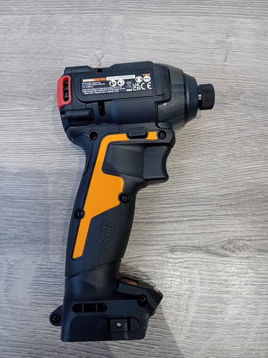 Mașina de înșurubat cu impact WORX WX 265