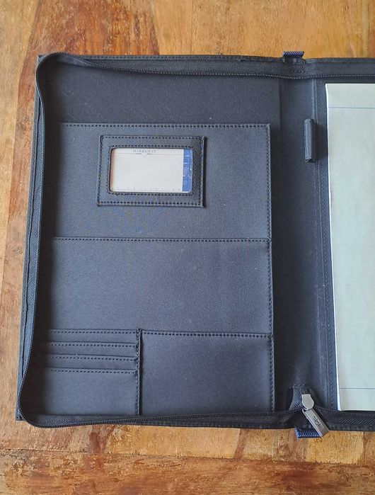 папка  за документи черен със синьо без/с цип Марксман Marksman А4