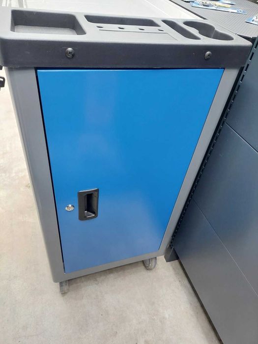 Количка за инструменти оборудвана с 258 броя инструменти