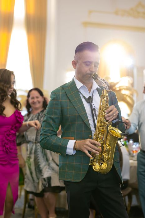 Dj, sonorizare profesionala si lumini de scena