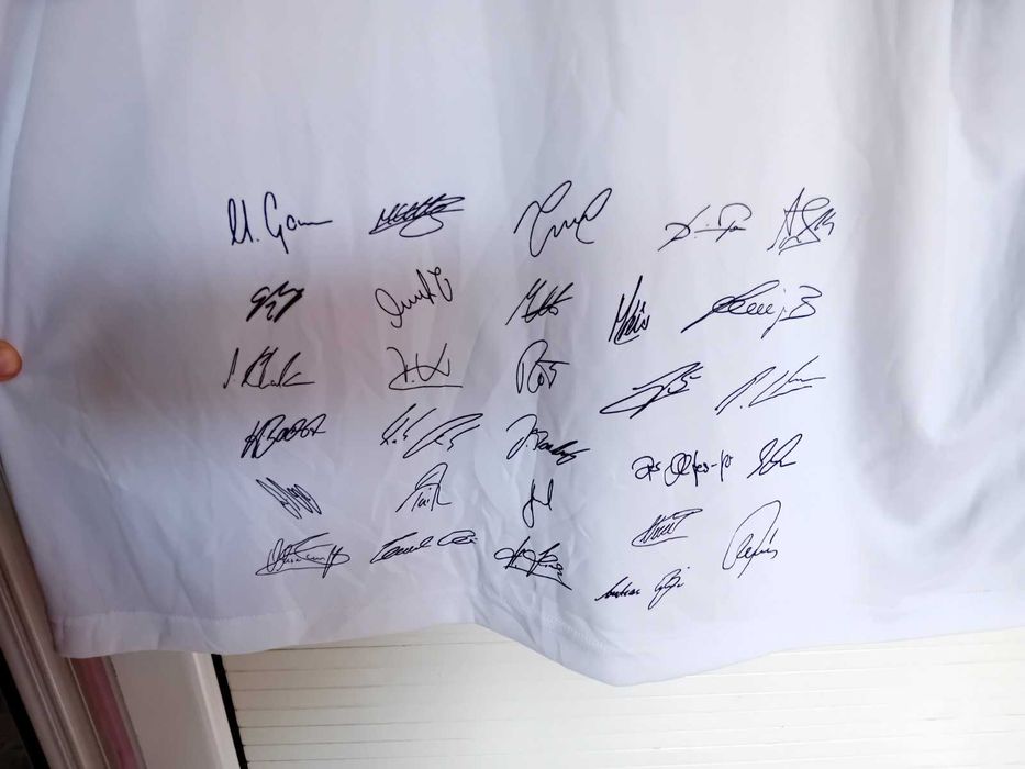 Чисто нова оригинална фланелка на Германия с автографи