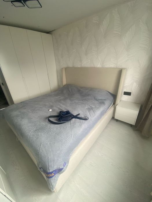 Продается спальный гарнитур