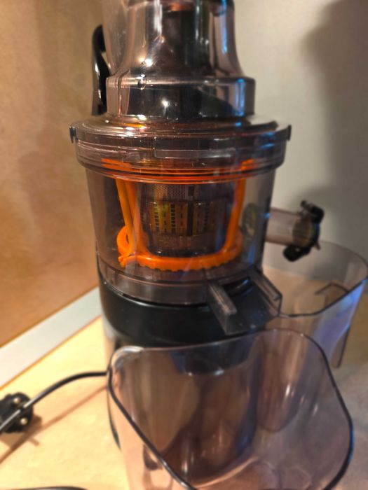 Сокoизстисквачка Fridja f1900 Whole Fruit Juicer