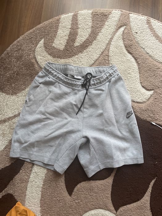 Vand pantaloni scurti